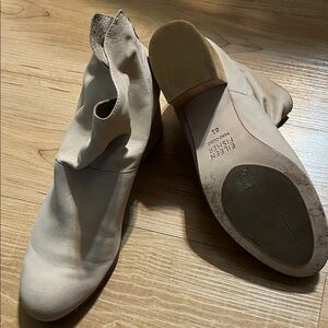 Eileen Fisher Women's Light Tan Ankle Booties